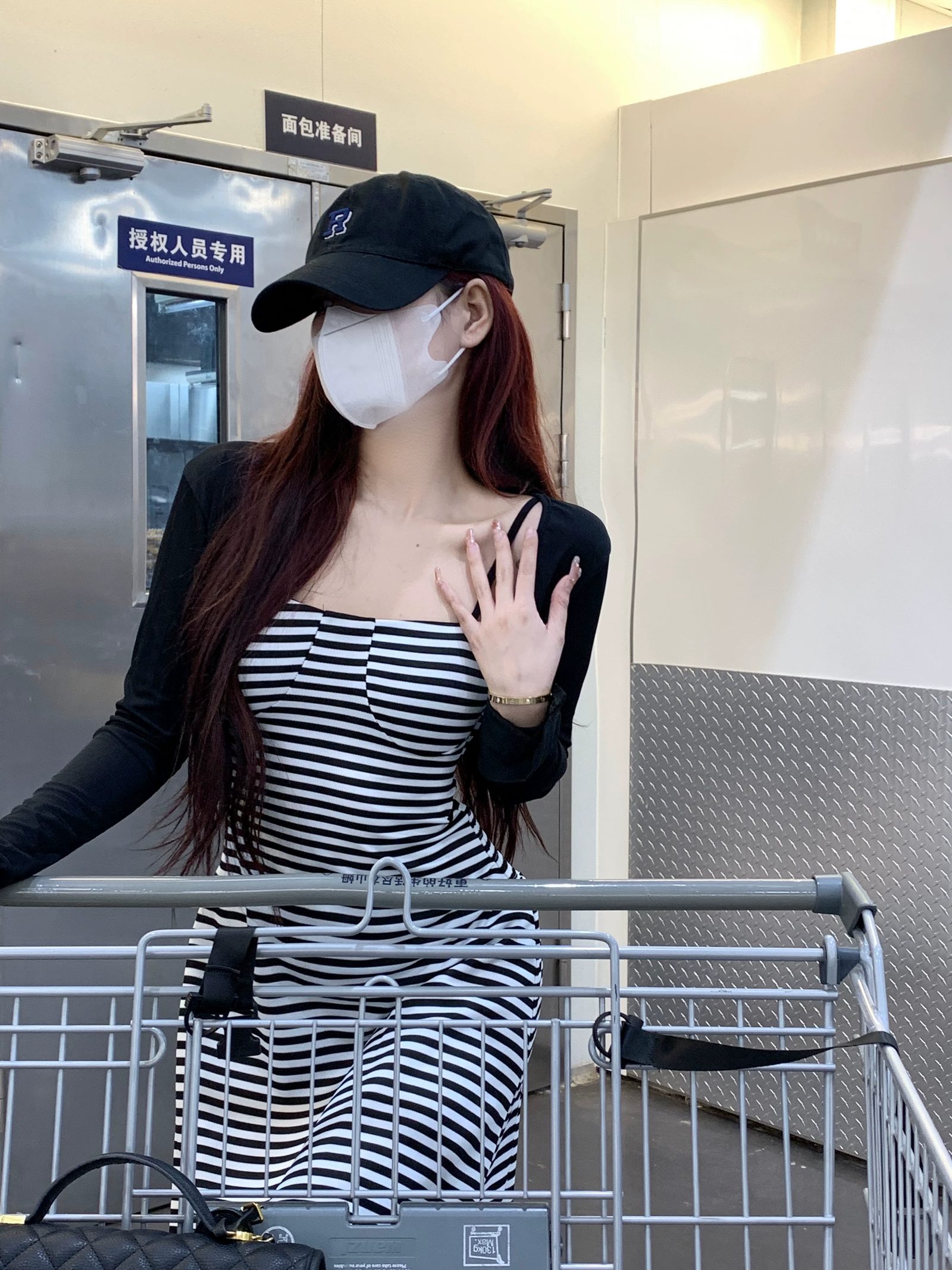 B218_5.jpg?id=12D8P6fuqdyOC17BNRUDgsdYJ6HE6H61I